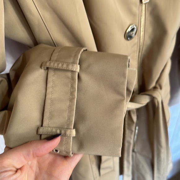 Calvin Klein Belted Trench Coat with Hood | Size medium | Tan color - Picture 4 of 17